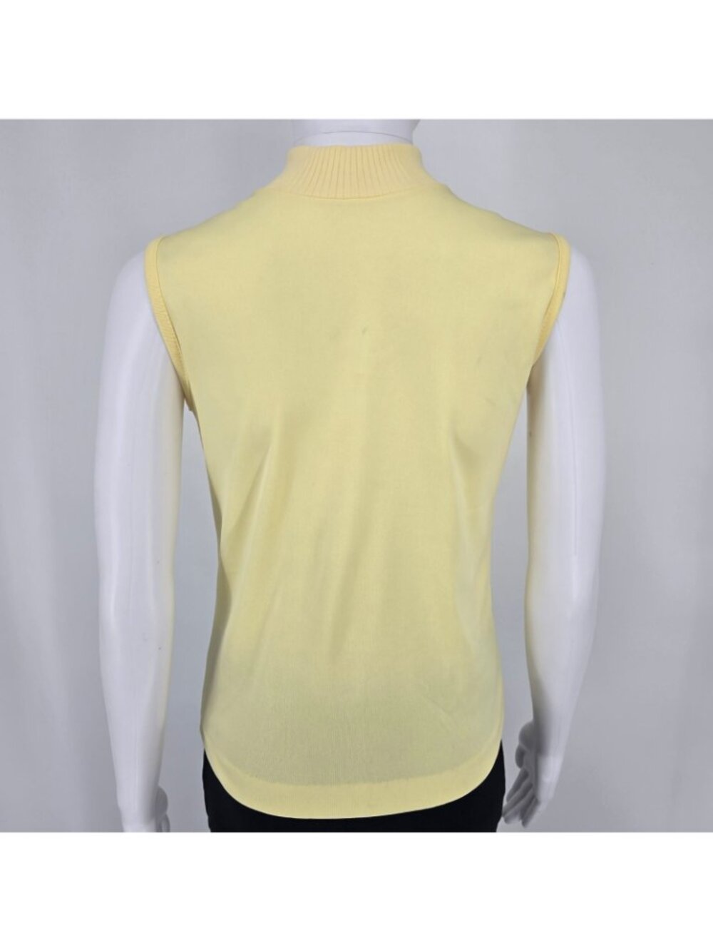 Vintage 1990s Women's Butter Yellow Knit Mock Neck Sleeveless Zip Top (S/M) - Picture 4 of 13